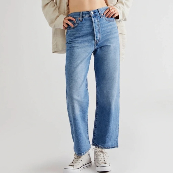 Levi’s Ribcage Straight Ankle Jeans - Picture 2 of 7